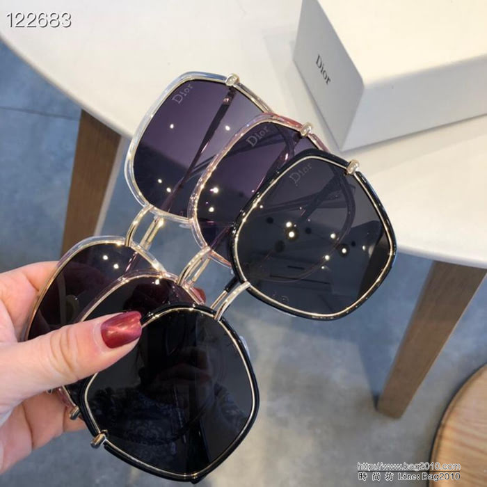 DIOR-迪奧  經典版型偏光眼鏡 2019新款 時尚高雅墨鏡 女士太陽鏡  lly1215